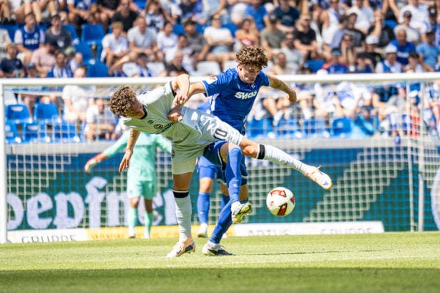 August 8, 2026, xdaymx, Soccer 2. Bundesliga, Karlsruher SC vs. Arminia Bielefeld (Rochelt), Jannik in a tackle with two-goal scorer Broschinski, Moritz Karlsruhe DFL DFB REGULATIONS PROHIBIT ANY USE OF PHOTOGRAPHS as IMAGE SEQUENCES and or QUASI-VIDEO Karlsruhe