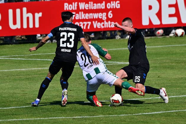 August 8, 2026, GER, Friendly Match: SV Werder Bremen vs. Paderborn, 2026–2027 Season, 1 FBL Raphael Obermair, SC Paderborn 07; 23 Cedric Itten, Werder Bremen; 26 Tjark Scheller, SC Paderborn 07; 25 Oythe Stadium on Oyther Berg, Lower Saxony, Germany Copyright: xnordphotoxGmbHx xKFOTOx