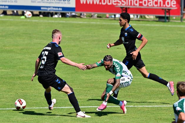 August 8, 2026, GER, Friendly Match: SV Werder Bremen vs. Paderborn, 2026–2027 Season, 1 FBL Justin Njinmah (SV Werder Bremen, No. 11) is tackled by Santiago Castaneda (SC Paderborn 07, No. 05) at Oythe Stadium on Oyther Berg, Lower Saxony, Germany Copyright: xnordphotoxGmbHx xKFOTOx