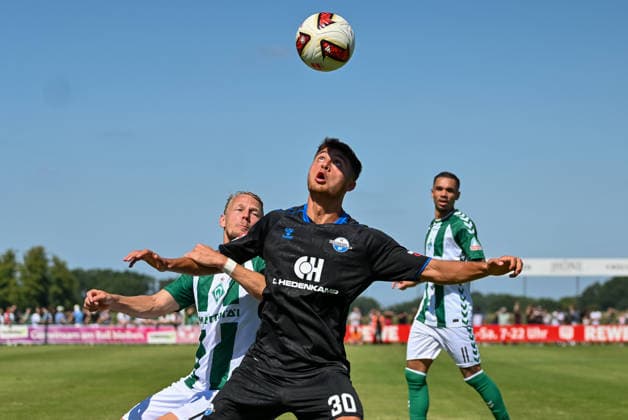 Stefano Marino (SC Paderborn), 30, vs. Marco Gruell (SV Werder Bremen), 17; SV Werder Bremen vs. SC Paderborn, Soccer, Friendly, 2026–2027 Season, August 8, 2026, SV Werder Bremen vs. SC Paderborn, soccer, friendly match, 2026–2027 season, August 8, 2026, Vechta Copyright: xEibner-Pressefoto RobertxGertzenx EP_RGN