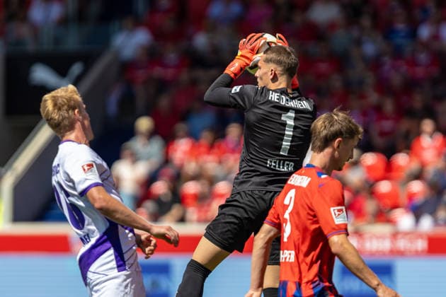 Frank Feller, 1. FC Heidenheim, 01, catches the ball in the air in front of Fridolin Wagner, VfL Osnabrück, 26 Jan Schoeppner, 1. FC Heidenheim, 03, GER, 1 FC Heidenheim vs. VfL Osnabrück, Soccer, 2. Bundesliga, Matchday 01, 2026–2027 season, August 8, 2026, DFL and DFB regulations prohibit any use of photographs as image sequences and or quasi-video, GER, 1. FC Heidenheim vs. VfL Osnabrück, Soccer, 2. Bundesliga, Matchday 1, 2026–2027 Season, August 8, 2026, Heidenheim Copyright: xEibner-Pressefoto JanixPlessx EP_JPL