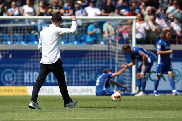 2–1 victory. Maximillian Senft, Head Coach, SC Karlsruhe (GER), SC Karlsruhe vs. DSC Arminia Bielefeld, Soccer, Matchday 1, 2026–2027 Season, 2. Bundesliga, August 8, 2026. DFL and DFB regulations prohibit any use of photographs as image sequences and or quasi-videoIDEO GER SC Karlsruhe DSC Arminia Bielefeld Soccer Matchday 1 Season 2026–2027 August 8, 2026 Copyright: xEibner-Pressefoto JoergxHirschx EP_JHH