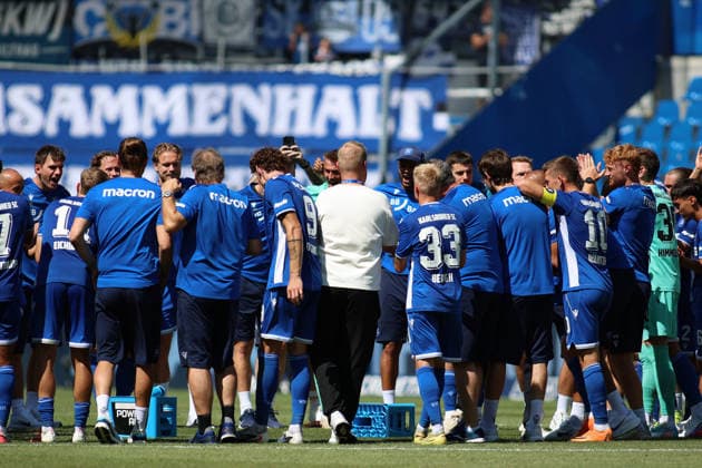 The KSC players form a team circle to celebrate their 2-1 victory over GER, SC Karlsruhe vs. DSC Arminia Bielefeld, Soccer, Matchday 1, 2026–2027 Season, 2. Bundesliga, August 8, 2026. DFL and DFB regulations prohibit any use of photographs as image sequences and or quasi-videoVIDEO GER SC Karlsruhe vs. DSC Arminia Bielefeld Soccer Matchday 1, 2026–2027 Season, August 8, 2026 Copyright: xEibner-Pressefoto JoergxHirschx EP_JHH