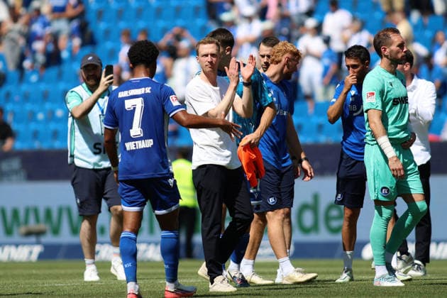 Maximillian Senft, Head Coach, SC Karlsruhe, satisfied with the 2-1 victory, GER, SC Karlsruhe vs. DSC Arminia Bielefeld, Soccer, Matchday 1, 2026–2027 Season, 2. Bundesliga, August 8, 2026. DFL and DFB regulations prohibit any use of photographs as image sequences and or quasi-videoVIDEO GER SC Karlsruhe vs. DSC Arminia Bielefeld, Soccer, Matchday 1, 2026–2027 Season, August 8, 2026 Copyright: xEibner-Pressefoto JoergxHirschx EP_JHH