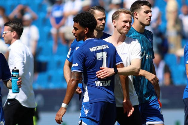 Maximillian Senft, Head Coach, SC Karlsruhe, hugging Kevin Wiethaup, SC Karlsruhe, 7 GER, SC Karlsruhe vs. DSC Arminia Bielefeld, Soccer, Matchday 1, 2026–2027 Season, 2. Bundesliga, August 8, 2026. DFL and DFB regulations prohibit any use of photographs as image sequences and or quasi-videoVIDEO GER SC Karlsruhe DSC Arminia Bielefeld Soccer Matchday 1, 2026–2027 Season, August 8, 2026 Copyright: xEibner-Pressefoto JoergxHirschx EP_JHH