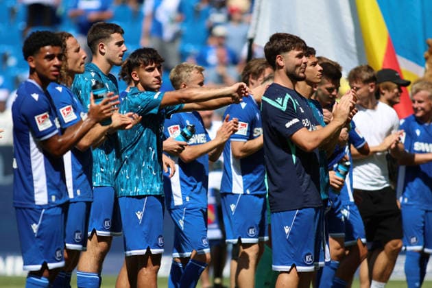 KSC Players Thank the Fans GER, SC Karlsruhe vs. DSC Arminia Bielefeld Soccer Matchday 1, 2026–2027 Season, 2. Bundesliga, August 8, 2026. DFL and DFB regulations prohibit any use of photographs as image sequences and or quasi-VVIDEO GER SC Karlsruhe DSC Arminia Bielefeld Soccer Matchday 1, 2026–2027 Season, August 8, 2026 Copyright: xEibner-Pressefoto JoergxHirschx EP_JHH
