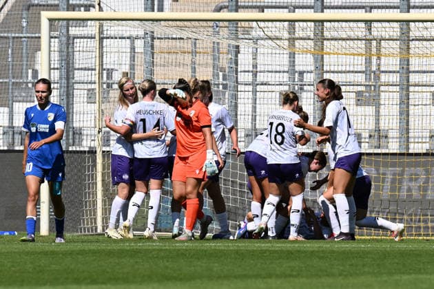 Soccer I Women s I 2026–2027 Season I Bundesliga I Matchday 2 I FC Carl Zeiss Jena vs. SGS Essen I August 8, 2026 SGS Essen celebrates after scoring the goal that gave them a 1–0 lead Jena Ernst Abbe Sportfeld, ad hoc Arena Thuringia, Germany Copyright: xLobeca InesxHähnelx