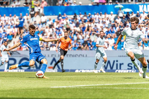 August 8, 2026, xdaymx, Soccer 2. Bundesliga, Karlsruher SC vs. Arminia Bielefeld: Marvin Wanitzek takes a dangerous shot on goal. DFL and DFB regulations prohibit any use of photographs as image sequences and or quasi-video. Karlsruhe