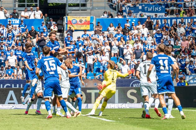 August 8, 2026, xdaymx, Soccer 2. Bundesliga, Karlsruher SC vs. Arminia Bielefeld: Goalkeeper Jonas Kersken misjudges a corner kick taken by Wanitzek; Marvin Broschinski of Karlsruhe, Moritz from Karlsruhe is able to head the ball into the net with no goalkeeper in the way, increasing the lead to 2–0. DFL DFB REGULATIONS PROHIBIT ANY USE OF PHOTOGRAPHS AS IMAGE SEQUENCES AND OR QUASI-VIDEO. Karlsruhe