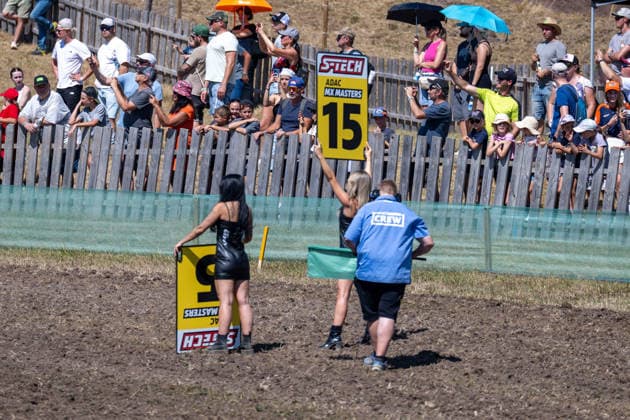 The Grid Girls in Action xettx, Germany, Gaildorf, August 8, 2026, Int 61 Gaildorf ADAC Motocross, 2026, Motocross, MX Masters, Last Chance Race, Auf der Wacht
