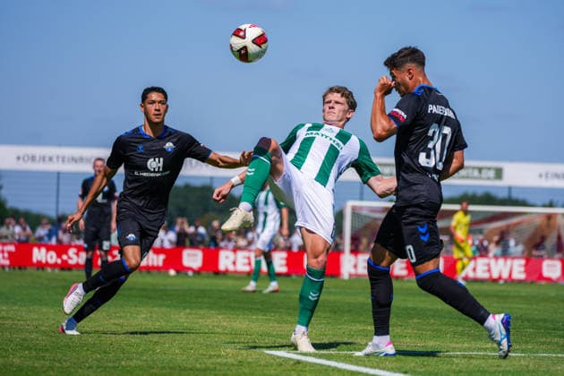 Jens Stage, Werder Bremen, 6; Stefano Marino, SC Paderborn 07, 30; German Soccer, 2026–27 Season, first friendly match of the day, August 8, 2026; Werder Bremen vs. SC Paderborn 07, Stadion am Oyther Berg, Oythe, Vechta, Lower Saxony Copyright: xLeonxFrickx