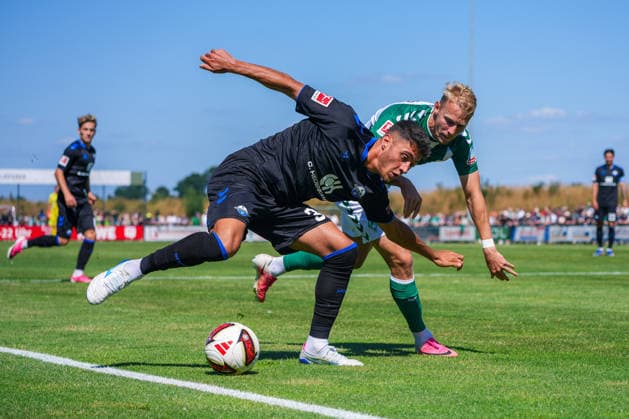 Stefano Marino, SC Paderborn 07, 30; Marco Grüll, Werder Bremen, 17; German Soccer, 2026–27 season, first friendly match of the day, August 8, 2026; Werder Bremen vs. SC Paderborn 07, Stadion am Oyther Berg, Oythe, Vechta, Lower Saxony Copyright: xLeonxFrickx