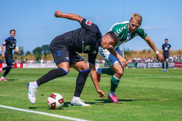 Stefano Marino, SC Paderborn 07, 30; Marco Grüll, Werder Bremen, 17; German Soccer, 2026–27 season, first friendly match of the day, August 8, 2026; Werder Bremen vs. SC Paderborn 07, Stadion am Oyther Berg, Oythe, Vechta, Lower Saxony Copyright: xLeonxFrickx