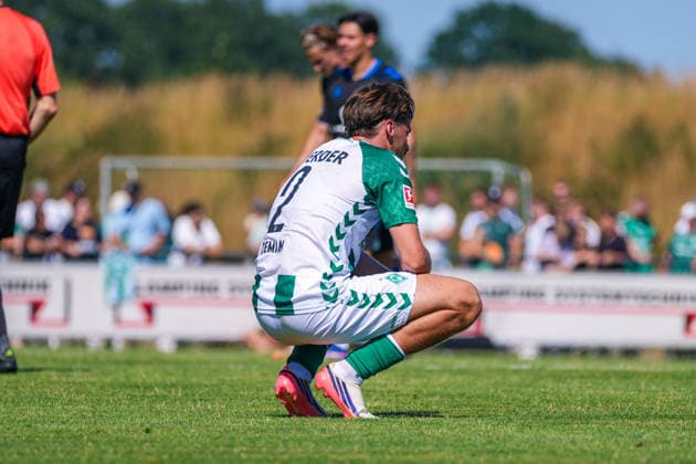 Olivier Deman, Werder Bremen, 2 players on the ground after the final whistle, German soccer, 2026–27 season, first friendly match of the day, August 8, 2026, Werder Bremen vs. SC Paderborn 07, Stadion am Oyther Berg, Oythe, Vechta, Lower Saxony Copyright: xLeonxFrickx