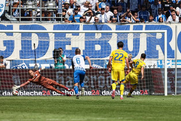 Goal scorer Mehmet Aydin of Eintracht Braunschweig (No. 8) scores on a penalty kick to make it 0–4 against goalkeeper Dominik Reimann of 1. FC Magdeburg,1–2 Bundesliga Season 2026–2027: 1. FC Magdeburg vs. Eintracht Braunschweig at the Avnet Arena in Magdeburg; Action, Soccer, Man, Men, Germany, August 8, 2026