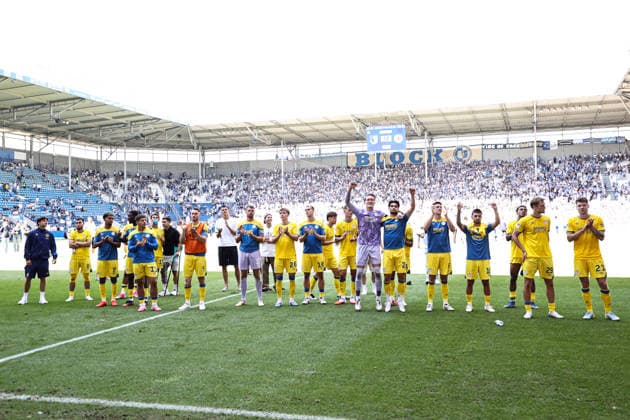 The Eintracht Braunschweig team celebrates in front of Fan Block 2 after the final whistle. 2026–2027 Bundesliga Season: 1. FC Magdeburg vs. Eintracht Braunschweig at the Avnet Arena in Magdeburg. Action, soccer, man,Men, Germany, August 8, 2026