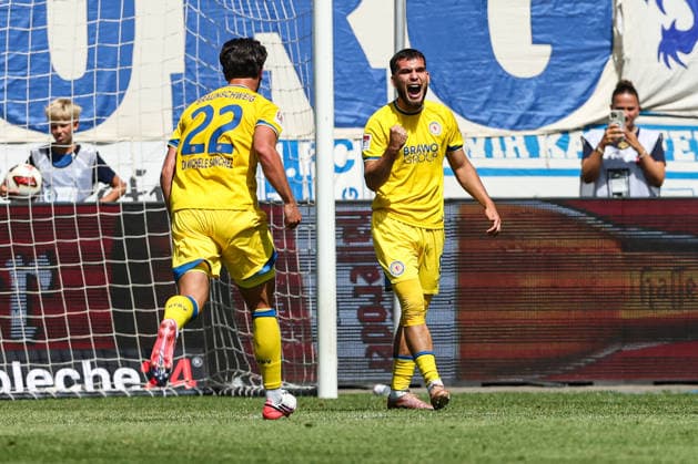 Goal celebration: Scorer Mehmet Aydin of Eintracht Braunschweig, No. 8, scores on a penalty kick to make it 0–4. 2026–2027 Bundesliga season: 1. FC Magdeburg vs. Eintracht Braunschweig at the Avnet Arena in Magdeburg. Action, soccer, man,Men, Germany, August 8, 2026