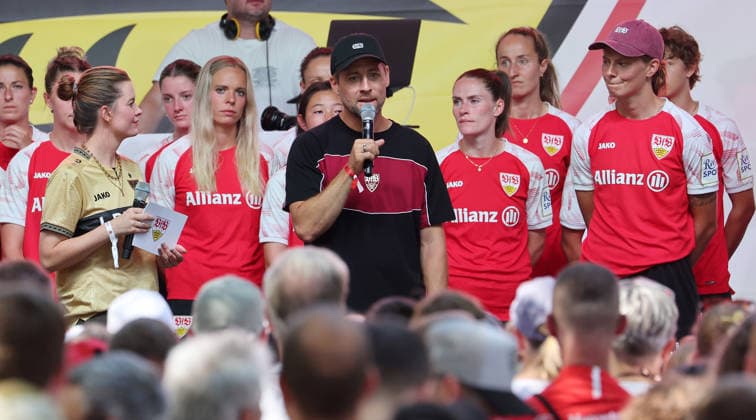 Stuttgart, VfB Stuttgart Season Opener: VfB Stuttgart vs. Everton FC, Coach Nico Schneck at the microphone