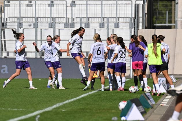 Soccer I Women s I 2026–2027 Season I Bundesliga I Matchday 2 I FC Carl Zeiss Jena vs. SGS Essen I August 8, 2026 SGS Essen celebrates after scoring the goal to make it 2–1, as seen from the visitors perspective Jena Ernst Abbe Sportfeld, ad hoc Arena Thuringia, Germany Copyright: xLobeca InesxHähnelx