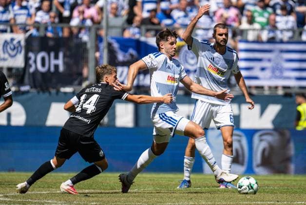 3rd Division: MSV Duisburg vs. SV Meppen ** FOR EDITORIAL USE ONLY ** EDITORIAL USE ONLY ** p Soccer 3rd Division MSV Duisburg vs. SV Meppen on August 8, 2026, at the Schauinsland Reisen Arena in Duisburg Tobias Fleckstein Duisburg Duisburg Copyright JakobxKlos Copyright: JakobxKlos doc872jop74gcie2aysvj0 ,EDITORIAL USE ONLY Copyright: JakobxKlos