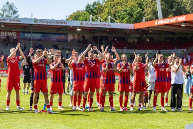 The team led by Patrick Mainka, 1 FC Heidenheim, 06, celebrates with the Ultras fans, GER, 1 FC Heidenheim vs. VfL Osnabrück, soccer, 2. Bundesliga, Matchday 01, 2026–2027 season, August 8, 2026, DFL and DFB regulations prohibit any use of photographs as image sequences and or quasi-video, GER, 1 FC Heidenheim vs. VfL Osnabrück, soccer, 2. Bundesliga, Matchday 1, 2026–2027 Season, August 8, 2026, Heidenheim Copyright: xEibner-Pressefoto JanixPlessx EP_JPL