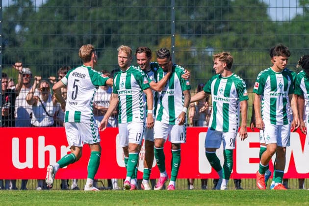 Werder Bremen celebrates Justin Njinmah s goal to make it 1–0. Werder Bremen, 11, joy, emotions, celebration, German soccer, 2026–27 season, second friendly match of the day, August 8, 2026, Werder Bremen vs. SC Paderborn 07, Stadion am Oyther Berg, Oythe, Vechta, Lower Saxony Copyright: xLeonxFrickx