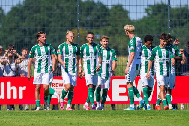 Werder Bremen celebrates Justin Njinmah s goal to make it 1–0. Werder Bremen, 11, joy, emotions, celebration, German soccer, 2026–27 season, second friendly match of the day, August 8, 2026, Werder Bremen vs. SC Paderborn 07, Stadion am Oyther Berg, Oythe, Vechta, Lower Saxony Copyright: xLeonxFrickx