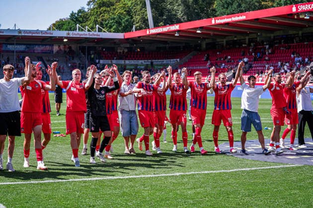 Germany Soccer Season 2026–2027, 2. Bundesliga, 1. FC Heidenheim vs. VfL Osnabrück, Voith Arena, Heidenheim; Team celebrates with the fans, Heidenheim, Voith Arena, Germany Copyright: xBennetxLongx