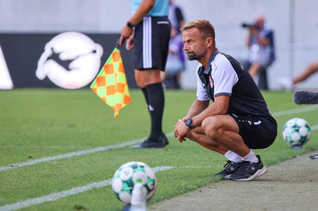 Coach Michael Schiele, head coach of the Würzburger Kickers, remains very calm throughout the entire match between FC Ingolstadt 04 and the Würzburger Kickers on August 8, 2026, DFB regulations prohibit any use of photographs as image sequences and or quasi-video. GER, Soccer, 3. Liga, Matchday 1, FC Ingolstadt 04 vs. Würzburg Kickers, August 8, 2026, Audi Sportpark Ingolstadt Copyright: xEibner-Pressefoto OliverxSTRISCHx EP-OSH