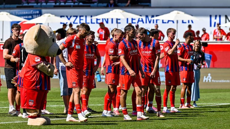 August 8, 2026, GER, Soccer, Men s, 2. Bundesliga, 1. FC Heidenheim vs. VfL Osnabrück; Heidenheim players after the game; Heidenheim Voith Arena, Baden-Württemberg, Germany Copyright: xNordphotox xHafnerx