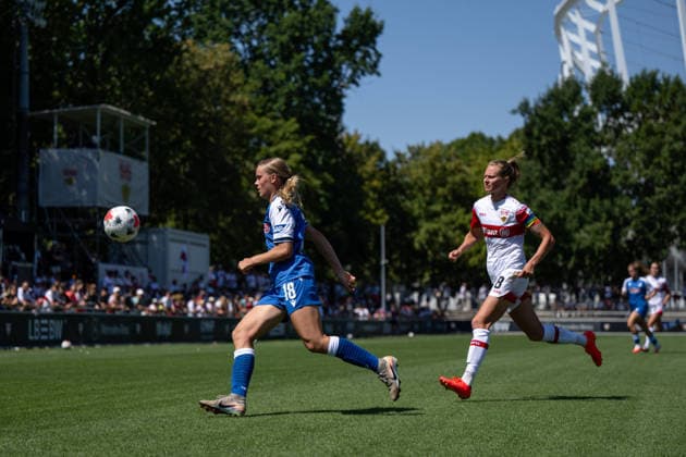 August 8, 2026, GER, Soccer, Women, Friendly, 2026–2027 Season, VfB Stuttgart vs. TSG 1899 Hoffenheim: Ilse Kemper (Hoffenheim) has the ball at 6 p.m. in front of Maximiliane Rall (VfB Stuttgart), August 8, Stuttgart, Robert Schlienz Stadium, Baden-Württemberg, Germany Copyright: xNordphoto Memmlerx