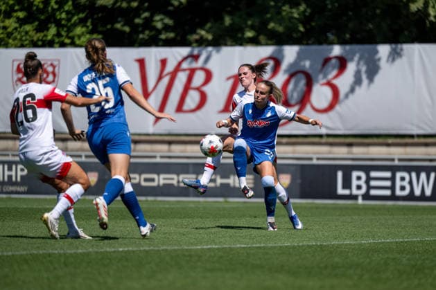 August 8, 2026, GER, Soccer, Women s, Friendly, 2026–2027 Season, VfB Stuttgart vs. TSG 1899 Hoffenheim: Laura Gloning (Hoffenheim, 20) in a tackle with Reena Wichmann (VfB Stuttgart, 28), Stuttgart, Robert Schlienz Stadium, Baden-Württemberg, Germany Copyright: xNordphoto Memmlerx