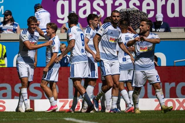 3rd Division: MSV Duisburg vs. SV Meppen ** FOR EDITORIAL USE ONLY ** EDITORIAL USE ONLY ** p Soccer 3rd Division: MSV Duisburg vs. SV Meppen on August 8, 2026, at the Schauinsland Reisen Arena in Duisburg. Fans celebrate Ben Schlicke’s goal to make it 2–0 for Duisburg. Duisburg. Copyright JakobxKlos Copyright: JakobxKlos doc872k3hxcez9opkd5vpz ,EDITORIAL USE ONLY Copyright: JakobxKlos
