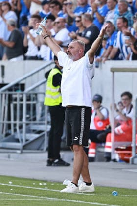 August 8, 2026, xtvx, Soccer 2. Bundesliga, SV Darmstadt 98 vs. Holstein Kiel: Coach Tim Walter of Holstein Kiel gives instructions, gesticulates with his arms DFL DFB REGULATIONS PROHIBIT ANY USE OF PHOTOGRAPHS as IMAGE SEQUENCES and or QUASI-VIDEO Darmstadt