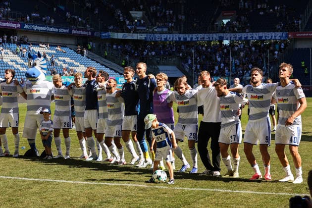 August 8, 2026, xkwix, Soccer, 3rd Division, MSV Duisburg vs. SV Meppen, Schauinsland Reisen Arena, Matchday 1, 2026–2027 Season. The team cheers and celebrates the victory with the fans, arm in arm. DFB regulations prohibit any use of photographs as image sequences and or quasi-video. Photo: xKamilxWilkowskixPressefotoKochx, North Rhine-Westphalia, Germany