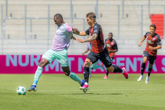 Ingolstadt, Germany, August 8, 2026, 3rd League 2026–2027, Matchday 1: FC Ingolstadt 04 vs. FC Würzburger Kickers. Pictured from left, in a tackle: Tarsis Bonga (FWK) and Jonas Scholz (FCI). DFB and DFL regulations prohibit any use of photographs as image sequences and or quasi-video. Audi Sportpark Bayern Copyright: xFotostandx xSchäferx