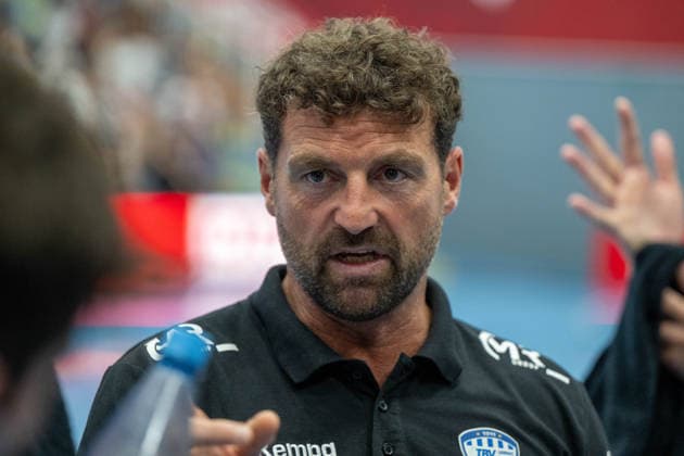 HANDBALL - ALPLA Sommercup HARD,AUSTRIA,08.AUG.26 - HANDBALL - ALPLA Sommercup, third place match, HC Hard vs TBV Lemgo Lippe. Image shows head coach Florian Kehrmann (Lemgo).  GEPAxpictures xOliverxLerch