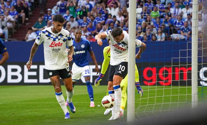 Germany Soccer Friendly Matches 2026 2027, Friendly Match FC Schalke 04 vs. Atalanta BC, VELTINS Arena, Gelsenkirchen, Defender Lazar Samardžic, Atalanta, 10 Copyright: xAymanxAlahmedx