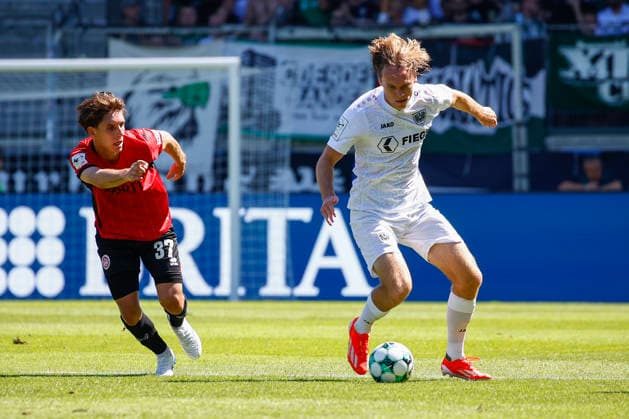August 8, 2026, xavx, Soccer 3rd Division, SV Wehen Wiesbaden vs. Preußen Münster, Ryan Johansson of Preußen Münster in possession, Max Brandt of SV Wehen Wiesbaden. DFL and DFB regulations prohibit any use of photographs as image sequences and or quasi-video. Wiesbaden