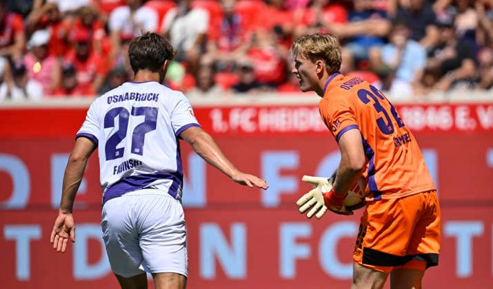 Goalkeeper Jonas Krumrey, VfL Osnabrück 32, and Robin Fabinski, VfL Osnabrück 27, gesturing during the match between 1. FC Heidenheim 1846 (FCH) and VfL Osnabrück on August 8, 2026. DFL regulations prohibit ANY USE OF PHOTOGRAPHS AS IMAGE SEQUENCES AND OR QUASI-VIDEO 1 FC Heidenheim 1846 (FCH) vs. VfL Osnabrück