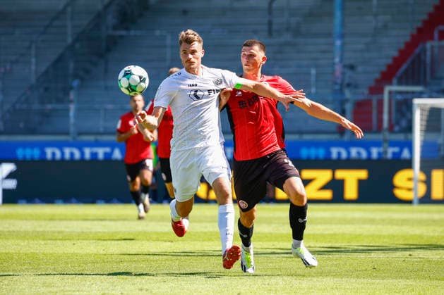 August 8, 2026, xavx, Soccer 3rd Division, SV Wehen Wiesbaden vs. Preußen Münster, Niko Koulis (Preußen Münster), Moritz Flotho (SV Wehen Wiesbaden). DFL and DFB regulations prohibit any use of photographs as image sequences and or quasi-video. Wiesbaden