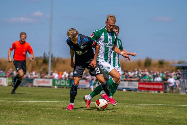 Friendly Match: Werder Bremen vs. SC Paderborn 07, August 8, 2026; Albert Millgramm, SC Paderborn 07, 19, Marco Grüll, Werder Bremen, 17 Friendly match: Werder Bremen vs. SC Paderborn 07 on August 8, 2026, at Oyther Berg Stadium in Vechta, Germany, Copyright: xBEAUTIFULxSPORTS Neddermannx