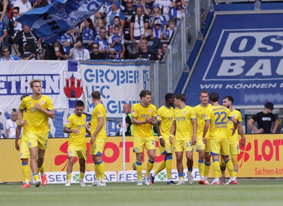 Celebrating Braunschweig Soccer, Men s Team, 2026–2027 Season, 2. Bundesliga, Avnet Arena, Matchday 1, 1 FC Magdeburg vs. Eintracht Braunschweig, 1:6. DFL regulations prohibit any use of photographs as image sequences and or quasi-video.