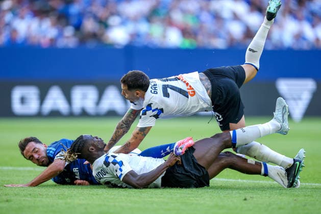 August 8, 2026, Soccer, FC Schalke 04 vs. Atalanta Bergamo, Friendly Match, Veltins Arena, Gelsenkirchen, 2026–2027 Season: Odilon Kossounou (Atalanta Bergamo, No. 03), Gianluca Gaetano (Atalanta Bergamo, No. 70), and Kenan Karaman (FC Schalke 04, No. 19) rush onto the field together. DFB regulations prohibit any use of photographs as image sequences and or quasi-video North Rhine-Westphalia, Germany