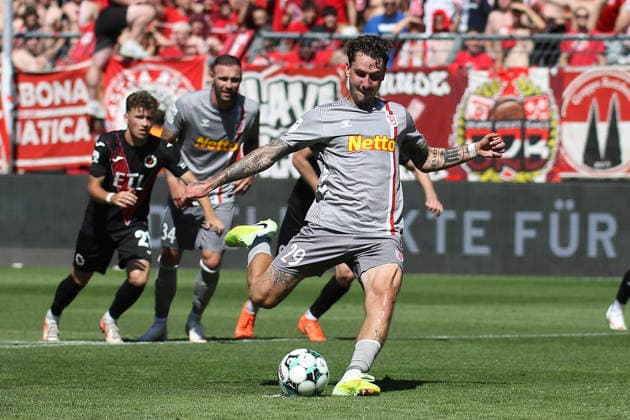 August 8, 2026, xsefx, Soccer, FC Viktoria Köln vs. SSV Jahn Regensburg, 3. Liga, Sportpark Höhenberg, Matchday 1, 2026–2027 Season: Adrian Fein of Jahn Regensburg takes a penalty kick. DFB regulations prohibit any use of photographs as image sequences and or quasi-video. North Rhine-Westphalia, Germany