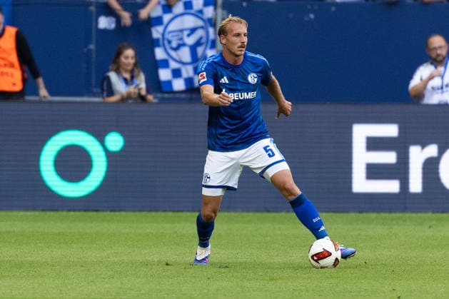 Gelsenkirchen, Germany, August 26, Timo Becker of FC Schalke 04 in action during the friendly match between FC Schalke 04 and Atalanta Bergamo at the Veltins Arena in Gelsenkirchen. Photo by Joachim Bywaletz. DFB and DFL regulations prohibit any use of photographs as image sequences and OR QUASI-VIDEO Copyright: JoachimxBywaletz xJB-Sportfoto