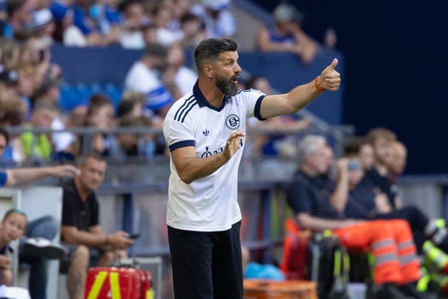 Gelsenkirchen, Germany, August 26, FC Schalke 04 head coach Miron Muslic gestures during the friendly match between FC Schalke 04 and Atalanta Bergamo at the Veltins Arena in Gelsenkirchen. Photo by Joachim Bywaletz. DFB and DFL regulations prohibit any use of photographs as image SEQUENCES AND OR QUASI-VIDEO Copyright: JoachimxBywaletz xJB-Sportfoto