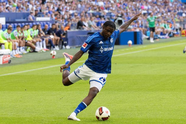 Gelsenkirchen, Germany, August 26, Junior Dina Ebimbe, No. 29, of FC Schalke 04 in possession of the ball during the friendly match between FC Schalke 04 and Atalanta Bergamo at the Veltins Arena in Gelsenkirchen. Photo by Joachim Bywaletz. DFB and DFL regulations prohibit any use of photographs as image sourcesSEQUENCES AND OR QUASI-VIDEO Copyright: JoachimxBywaletz xJB-Sportfoto