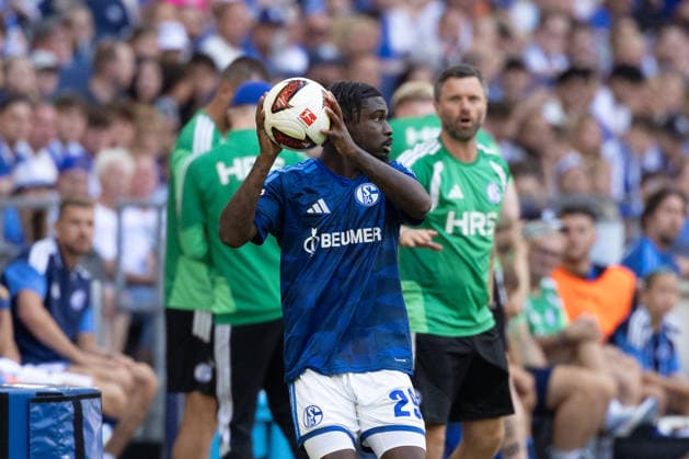 Gelsenkirchen, Germany, August 26, Junior Dina Ebimbe, No. 29, of FC Schalke 04 in possession of the ball during the friendly match between FC Schalke 04 and Atalanta Bergamo at the Veltins Arena in Gelsenkirchen. Photo by Joachim Bywaletz. DFB and DFL regulations prohibit any use of photographs as image sourcesSEQUENCES AND OR QUASI-VIDEO Copyright: JoachimxBywaletz xJB-Sportfoto