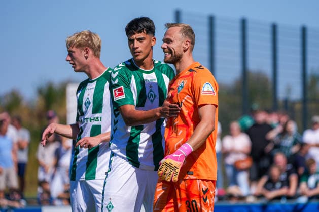 Julian Malatini, Julian Malatini Werder Bremen, 22, Alexander Schlager Werder Bremen, 30, German Soccer, 2026–27 Season, second friendly match of the day, August 8, 2026, Werder Bremen vs. SC Paderborn 07, Stadion am Oyther Berg, Oythe, Vechta, Lower Saxony Copyright: xLeonxFrickx